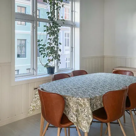 Beautiful In With Kitchen Apartment