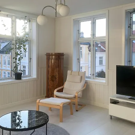 Beautiful In With Kitchen Apartment *